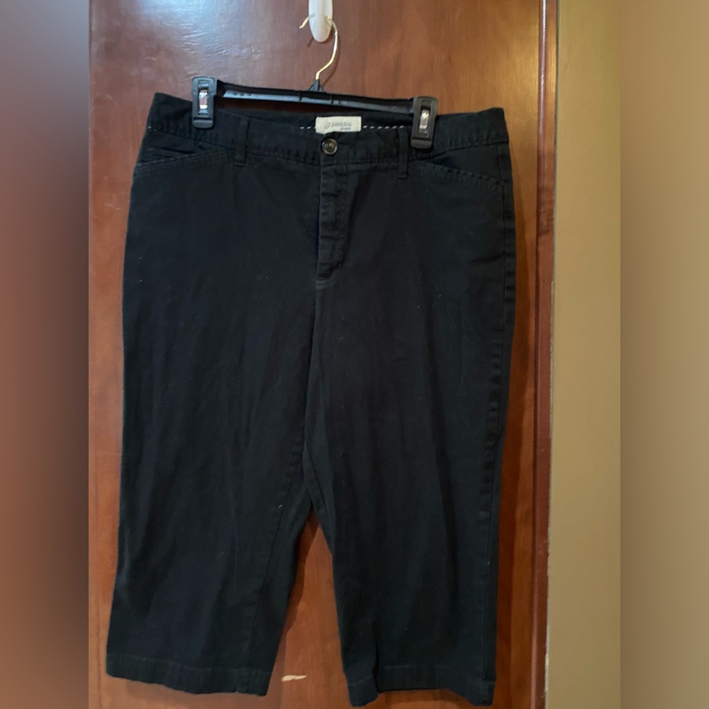 St. John's Bay Black Capris